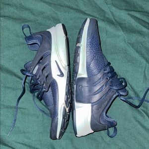 Nike Presto Women's  Navy and white Sneakers
